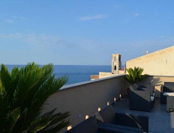 bed-and-breakfast-gafludi-cefalu-dakterras-zee.jpg