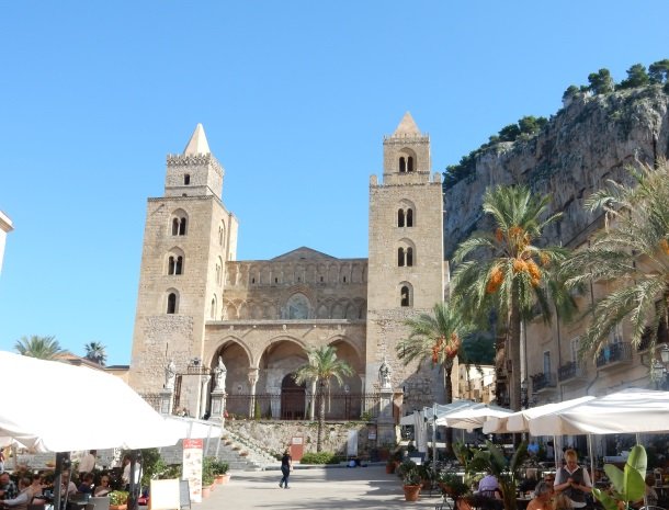 cefalu-piazza-duomo.jpg