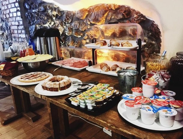 bed-and-breakfast-gafludi-cefalu-ontbijtbuffet.jpg