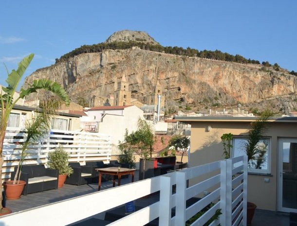 bed-and-breakfast-gafludi-cefalu-dakterras-la-rocca.jpg