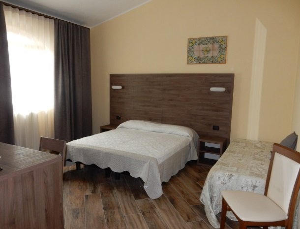 agriturismo-il-drago-piazza-armerina-slaapkamer-3-personen.jpg