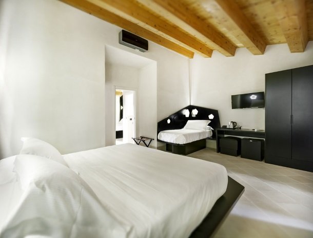 addauro-resort-siracusa-sicilie-slaapkamer-familie-extrabed.jpg