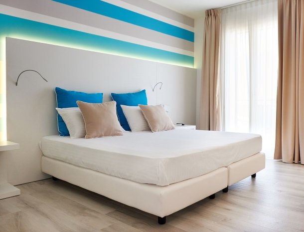 hotel-marina-di-petrolo-castellammare-del-golfo-slaapkamer.jpg