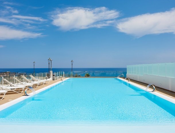 hotel-marina-di-petrolo-castellammare-del-golfo-zwembad-zee.jpg
