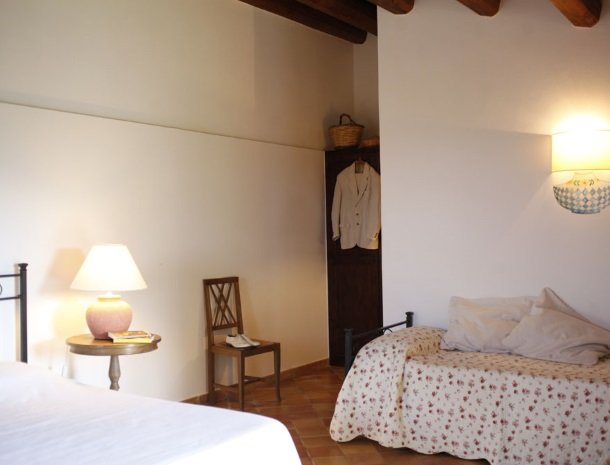 agriturismo-pozzo-di-mazza-siracusa-slaapkamer-extra-bed.jpg