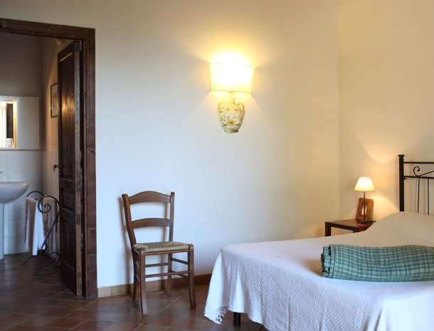 agriturismo-pozzo-di-mazza-siracusa-badkamer-bed.jpg