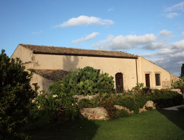 agriturismo-pozzo-di-mazza-siracusa-zijkant.jpg