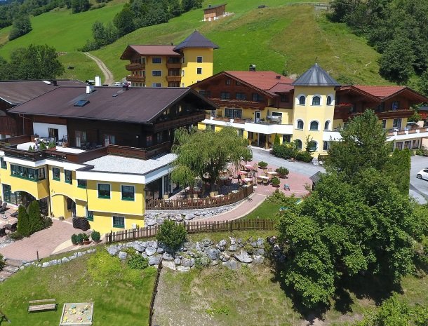 eggerhof-saalbach-overzicht-hotel.jpg