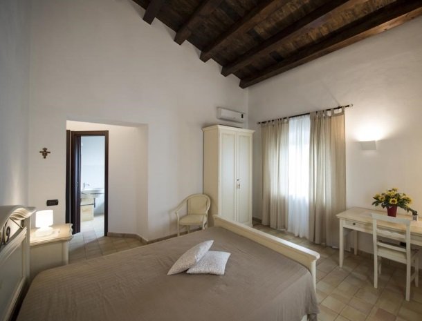 agriturismo-raffo-naro-sicilie-kamer-buro.jpg