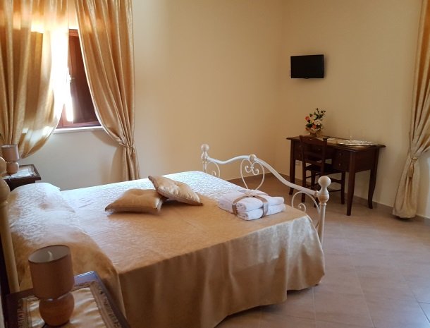 bed-and-breakfast-il-casale-di-federico-agrigento-bed-raam.jpg