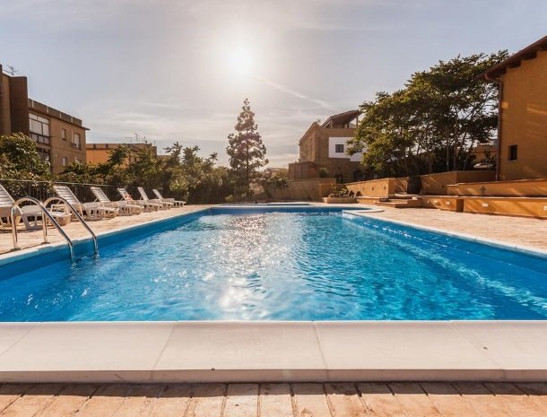 bed-and-breakfast-il-casale-di-federico-agrigento-zwembad.jpg