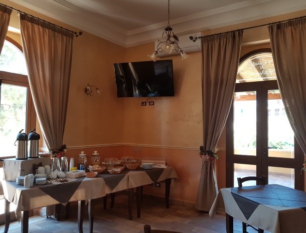 bed-and-breakfast-il-casale-di-federico-agrigento-ontbijtbuffet.jpg