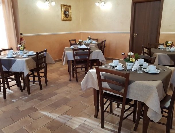 bed-and-breakfast-il-casale-di-federico-agrigento-ontbijttafel.jpg