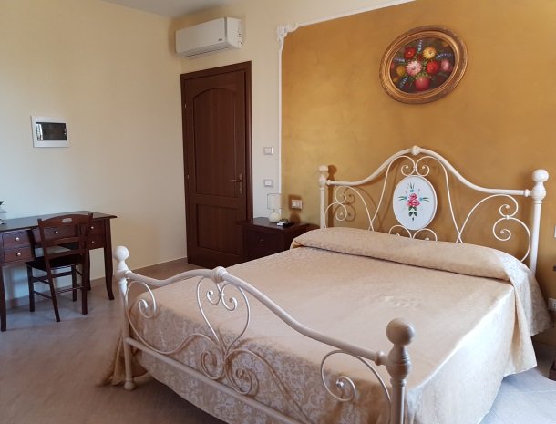 bed-and-breakfast-il-casale-di-federico-agrigento-bed.jpg