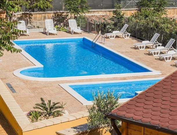 bed-and-breakfast-il-casale-di-federico-agrigento-zwembad-kinderbad.jpg