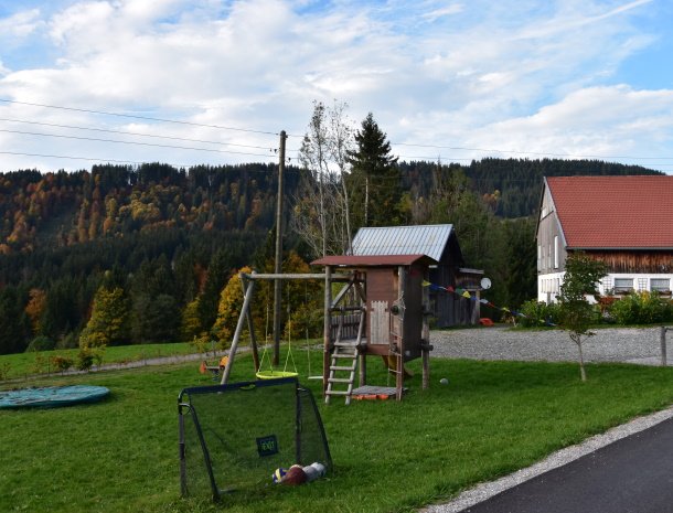 am-hof-jungholz-oostenrijk-speeltuin-tuin.jpg