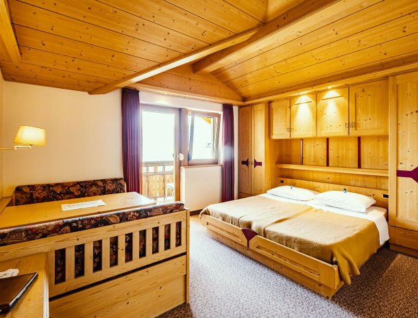 gasthof-stern-tiso-valdifunes-slaapkamer.jpg