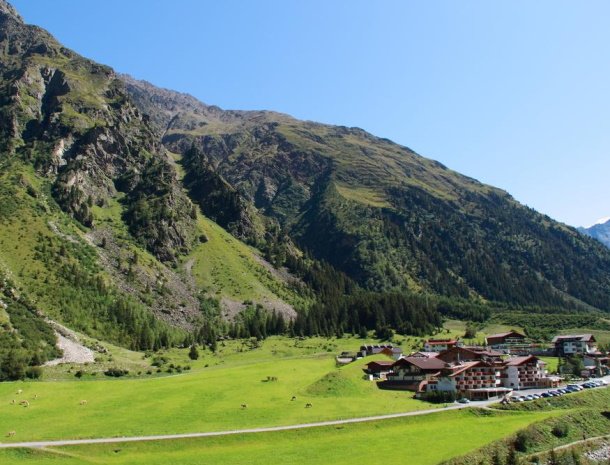 hotel-gundolf-pitztal-tirol-zomer-ligging.jpg