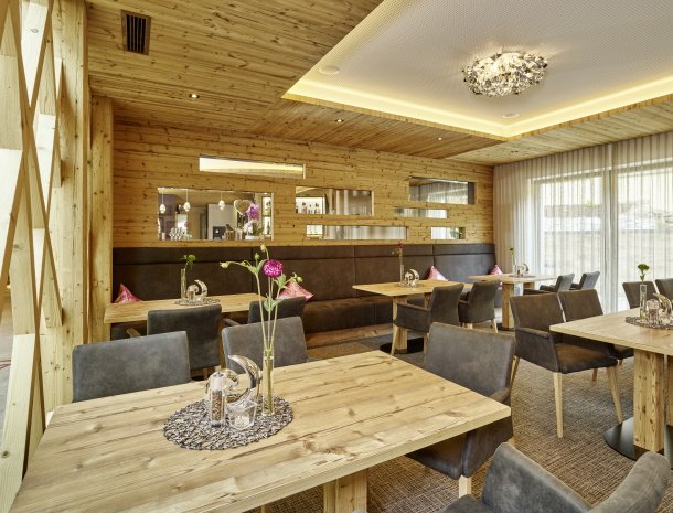 hotel-gundolf-pitztal-tirol-restaurant-stube.jpg