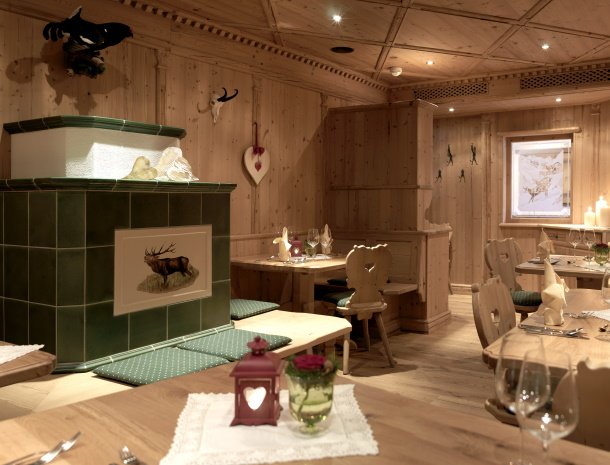 hotel-augarten-neustift im stubaital-tirol-stube.jpg