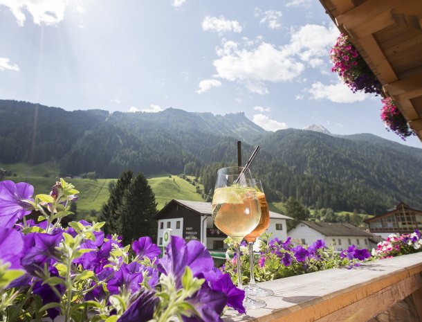 hotel-augarten-neustift im stubaital-tirol-balkon-uitzicht.jpg