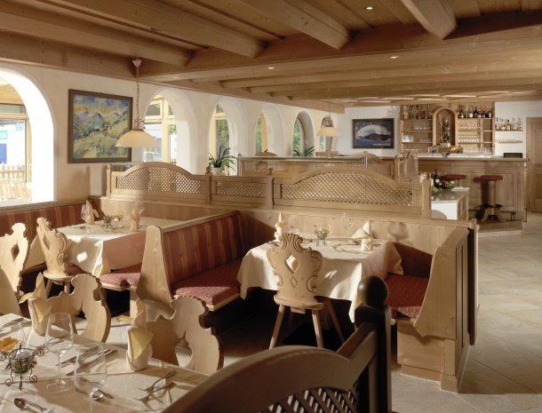 hotel-augarten-neustift im stubaital-tirol-restaurant-bar.jpg