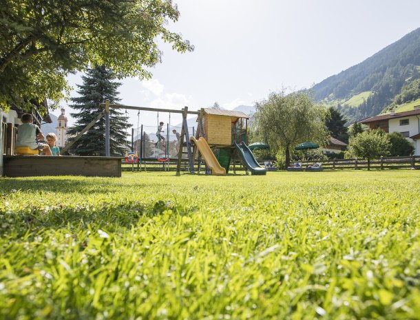 hotel-augarten-neustift im stubaital-tirol-tuin-spelen.jpg