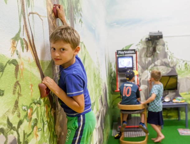 hotel-sailer-wenns-kinderhotel-kinderclub-spelen.jpg