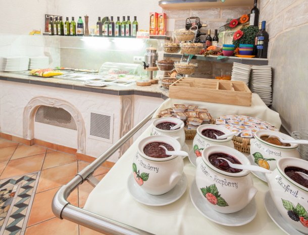 hotel-stefan-wenns-kinderhotel-ontbijtbuffet.jpg
