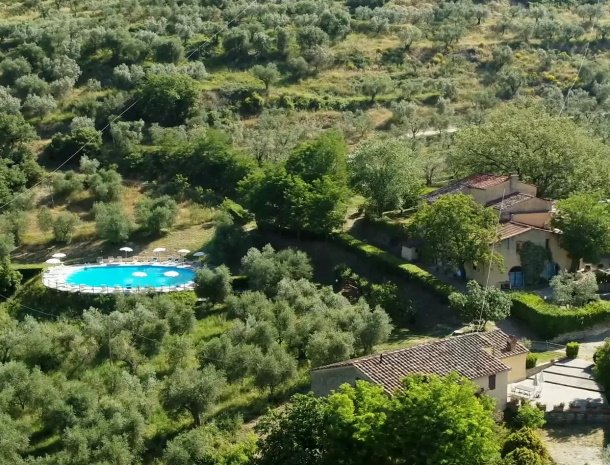 il-giardino-pontassieve-zwembad-overzicht.jpg