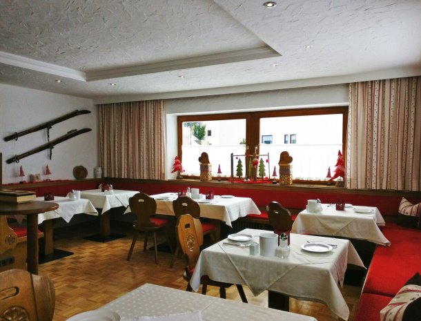 bed-and-breakfast-dorfplatz-pitztal-ontbijt.jpg