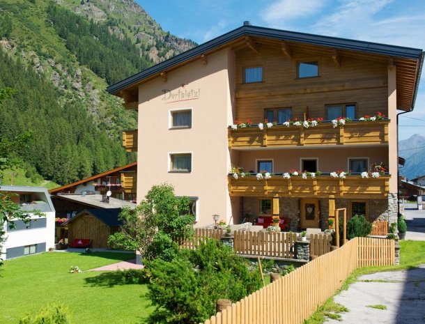 bed-and-breakfast-dorfplatz-pitztal-tirol.jpg
