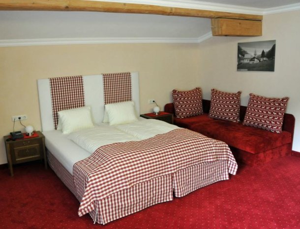 bed-and-breakfast-dorfplatz-pitztal-slaapkamer-extrabed.jpg
