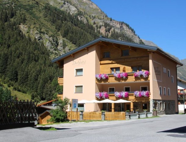 bed-and-breakfast-dorfplatz-pitztal-tirol-aanzicht.jpg
