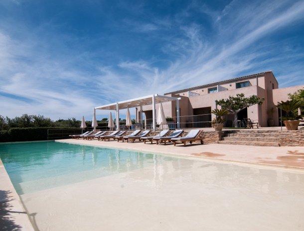 relais-casina-miregia-zwembad-agriturismo.jpg