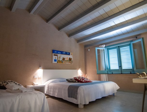 relais-casina-miregia-slaapkamer-raam-standaard.jpg