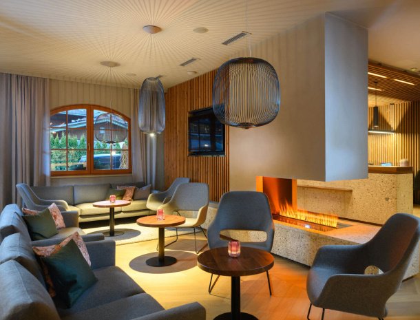 hotel-bergzeit-grossarl-lounge-openhaard.jpg