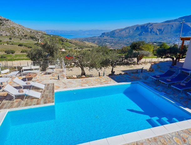 villa-montemar-scopello-sicili&euml;-zwembad-uitzicht-zee.jpg