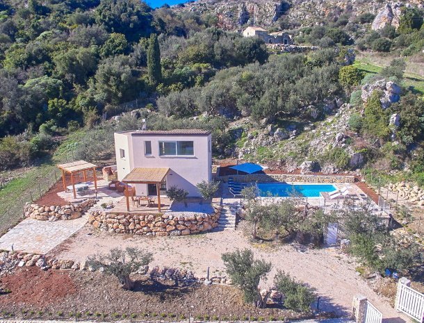 villa-montemar-scopello-sicili&euml;-overzicht-huis.jpg