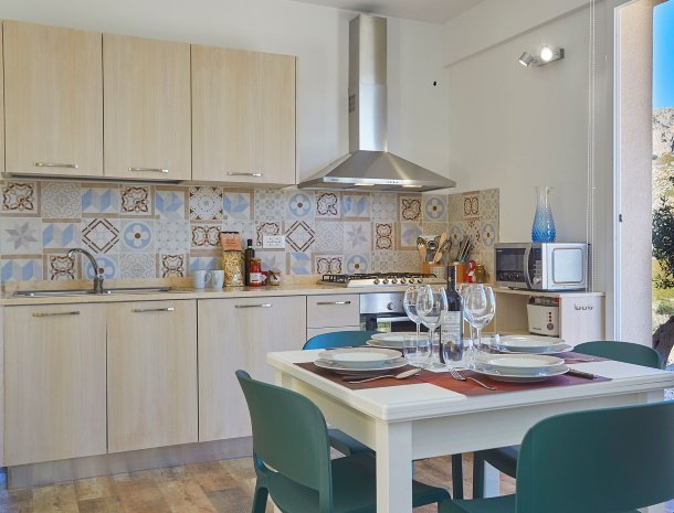 villa-montemar-scopello-sicili&euml;-keuken.jpg