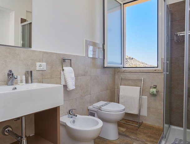 villa-montemar-scopello-sicili&euml;-badkamer.jpg