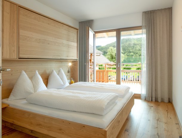 ferienhof-neusacher-weissensee-app-clove-slaapkamer.jpg