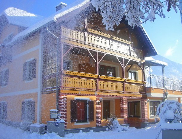 pension-linder-seeboden-millstattersee-huis-winter.jpg