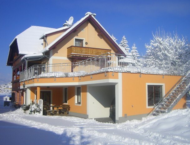 pension-linder-seeboden-millstattersee-huis-winter-overzicht.jpg