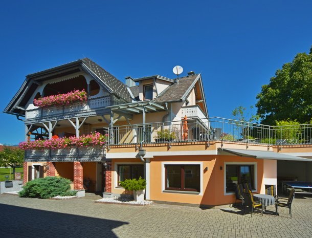 pension-linder-seeboden-millstattersee-huis-zomer.jpg