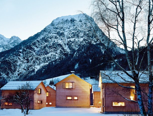 casalpin-brand-vorarlberg-chalet-winter-overzicht.jpg