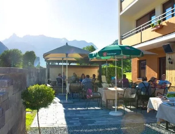 pension-hochjochstobli-schruns-vorarlberg-terras.jpg