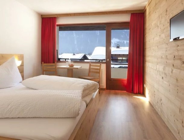 pension-hochjochstobli-schruns-vorarlberg-slaapkamer-bed.jpg