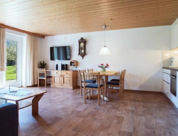 alpenapart-montafon-tschagguns-vorarlberg-appartement-2-woonkamer.jpg