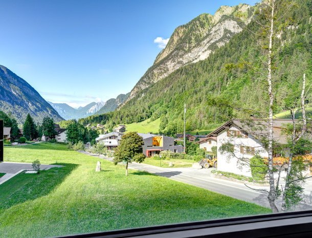 hotel-lun-brand-brandnertal-vorarlberg-uitzicht.jpg